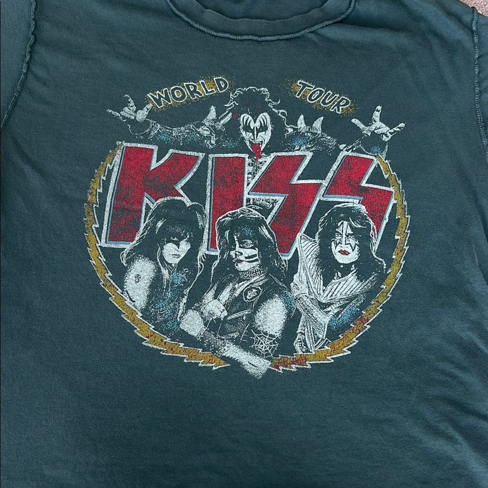 Daydreamer Kiss Graphic Tee Size M